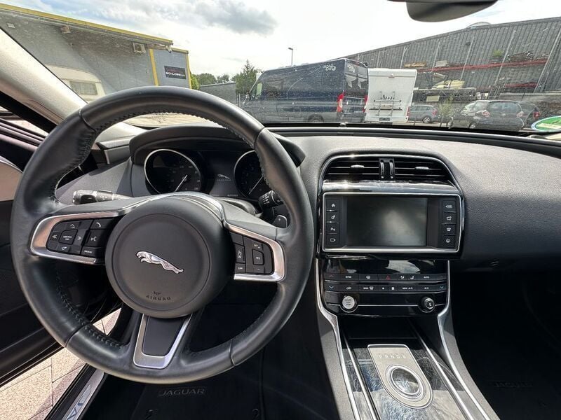 Gebraucht Jaguar XE Prestige 200 PS (147 kW) 2017 Schwarz Limousine