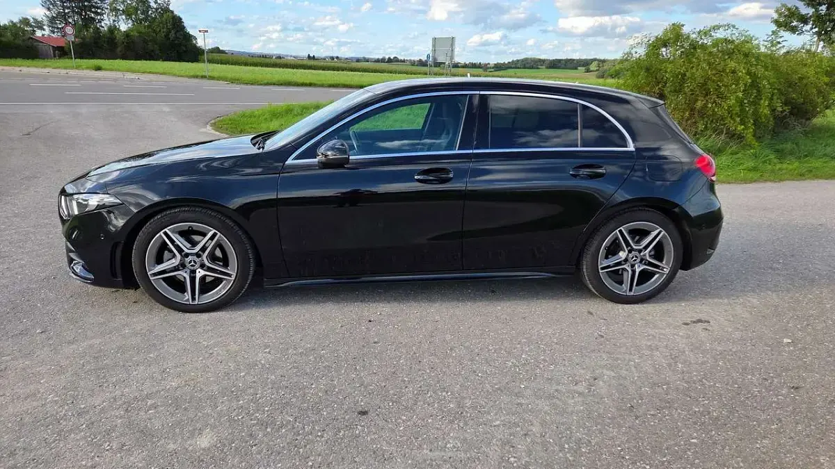 Gebraucht Mercedes A200 AMG line 163 PS (119 kW) 2022 Schwarz Limousine