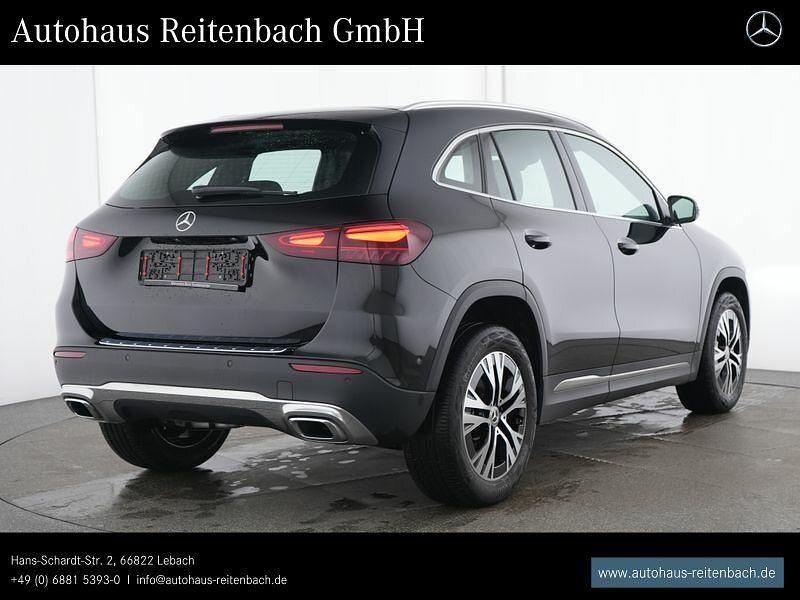 Gebraucht Mercedes GLA180 Progressive 136 PS (100 kW) 2024 Lack kosmosschwarz SUV