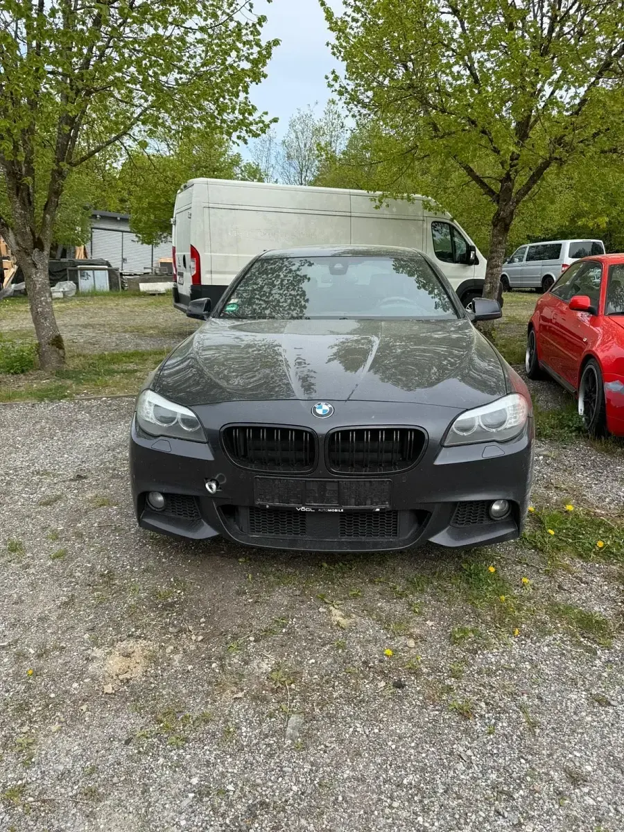 Gebraucht BMW 530 258 PS (189 kW) 2012 Schwarz Kombi