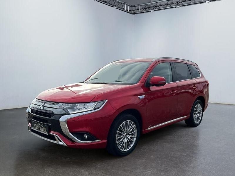 Gebraucht Mitsubishi Outlander P-HEV Basis 135 PS (99 kW) 2021 Dynamik rot (d) SUV