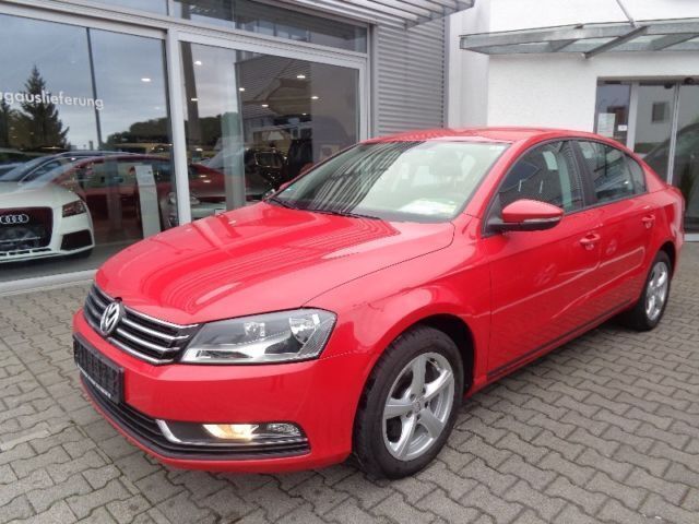 Gebraucht VW Passat Business 150 PS (110 kW) 2012 Rot Limousine
