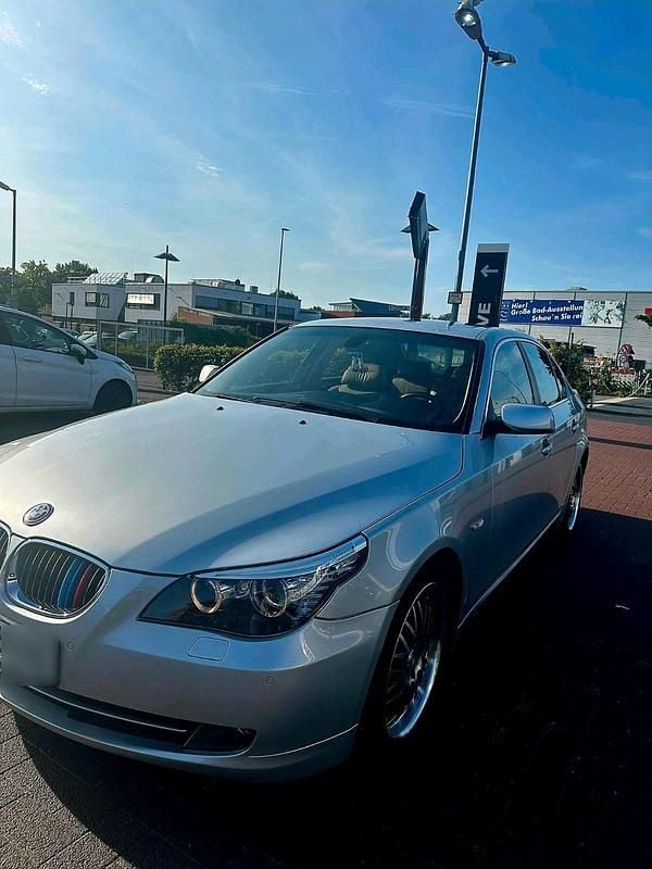 Gebraucht BMW 523 190 PS (139 kW) 2007 Silber Limousine