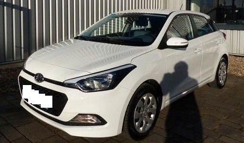 Weiß Gebraucht 2017 Hyundai i20 GO! Limousine | 8.200 € (Fairer Preis) - Bild 1/4