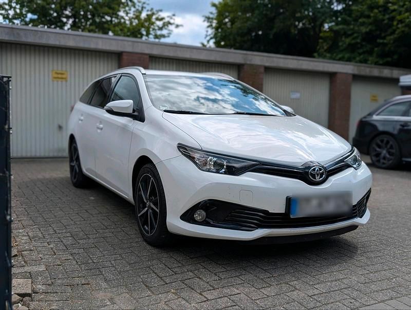 Weiß Gebraucht 2020 Toyota Auris Kombi | 13.000 € (Fairer Preis) - Bild 1/4