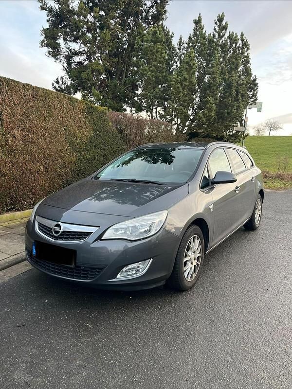 Grau Gebraucht 2012 Opel Astra Kombi | 4.999 € (Etwas zu teuer) - Bild 1/4