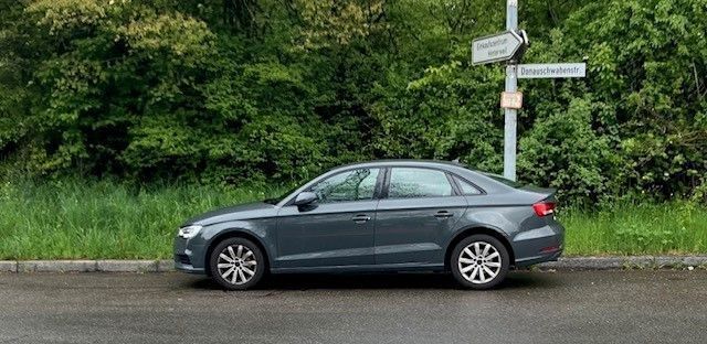 Grau Gebraucht 2018 Audi A3 Limousine | 14.000 € (Superpreis) - Bild 1/4