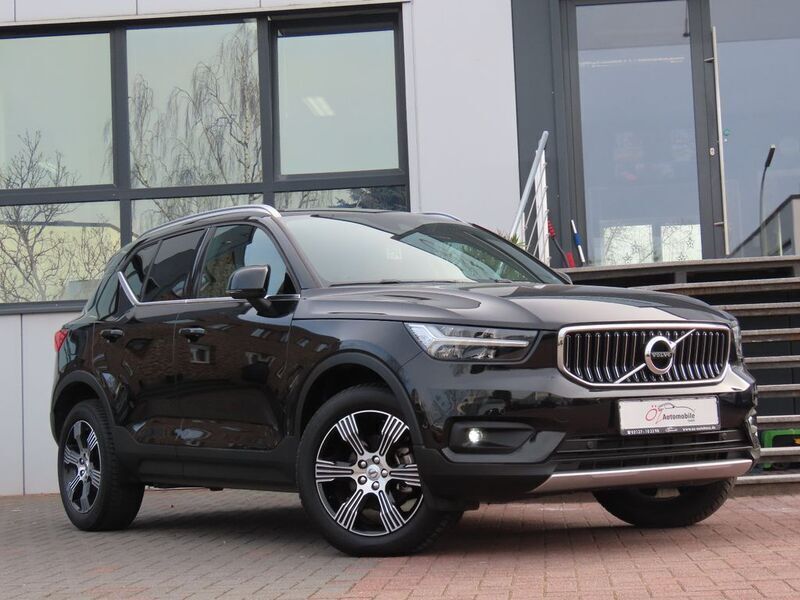 Schwarz Gebraucht 2018 Volvo XC40 Inscription SUV | 24.900 € (Guter Preis) - Bild 1/4
