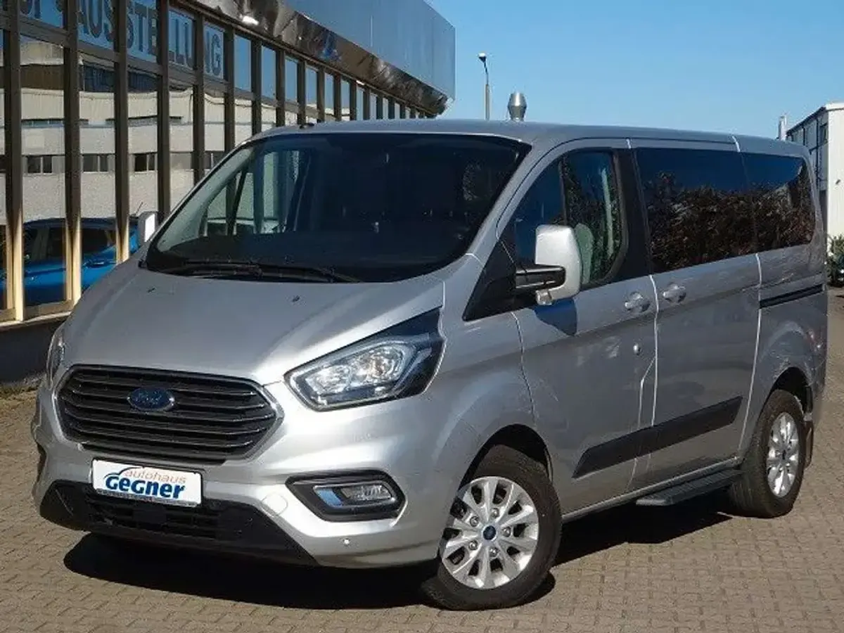 Gebraucht Ford Tourneo Trend 131 PS (96 kW) 2018 Polarsilber Van / Kleinbus