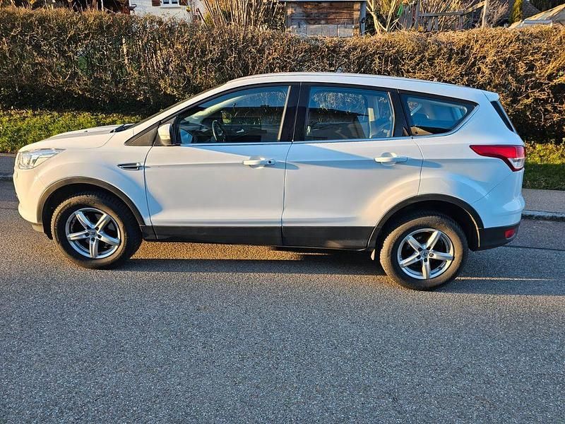 Gebraucht Ford Kuga Business Edition 120 PS (88 kW) 2016 Weiß SUV