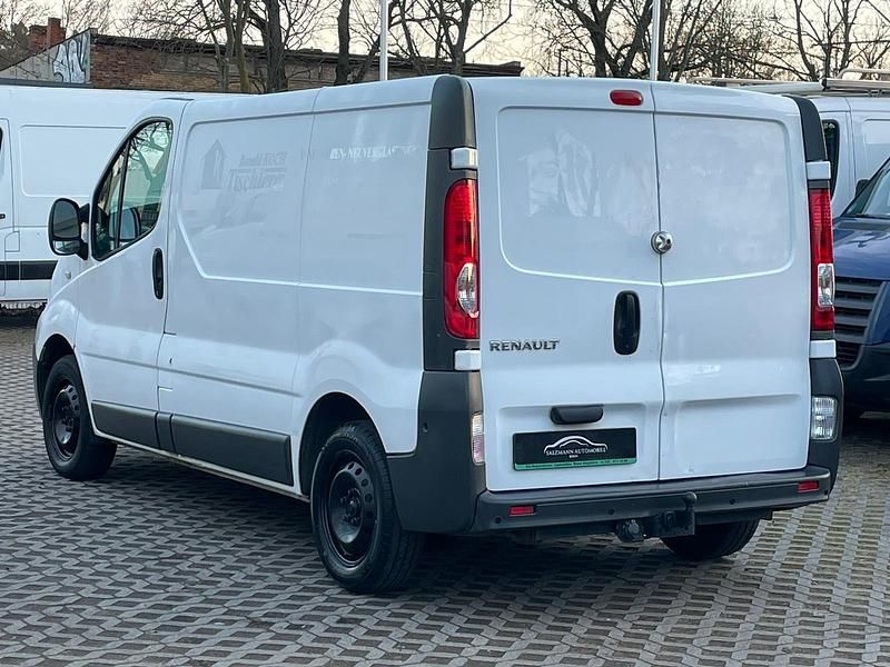Second-hand Renault Trafic 90 CP (66 kW) 2008 Alb Monovolum