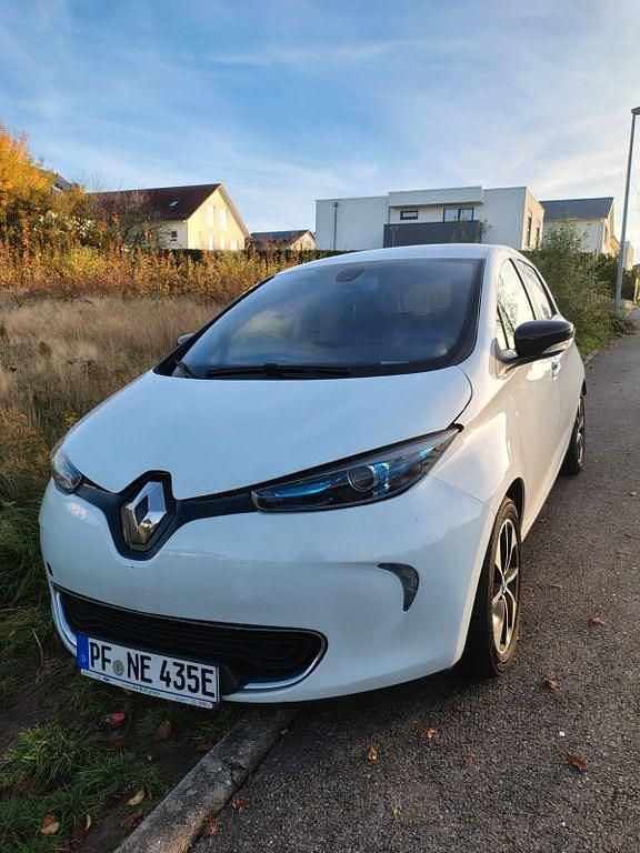 Weiß Gebraucht 2017 Renault Zoe Intens Kleinwagen | 4.900 € (Guter Preis) - Bild 1/4