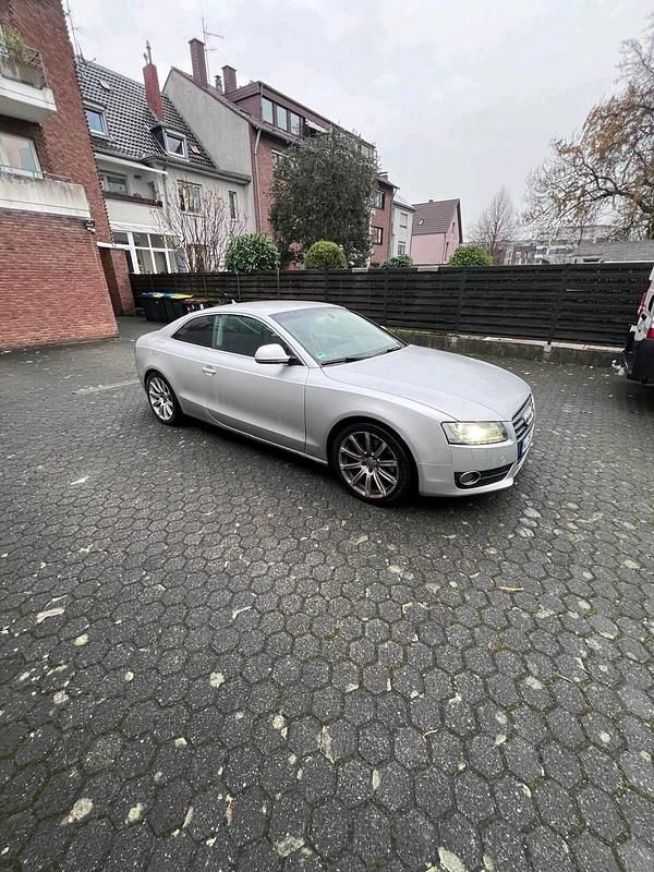 Silber Gebraucht 2008 Audi A5 Limousine | 4.300 € (Etwas zu teuer) - Bild 1/4