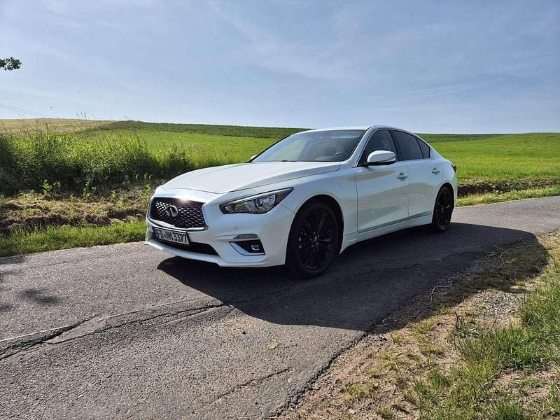Weiß Gebraucht 2021 Infiniti Q50 Sport Tech Limousine | 34.900 € - Bild 1/4