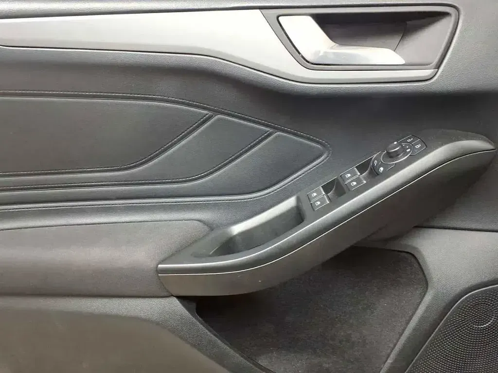 Brugt Ford Focus Titanium 120 HK (88 kW) 2022 Sølv Sedan