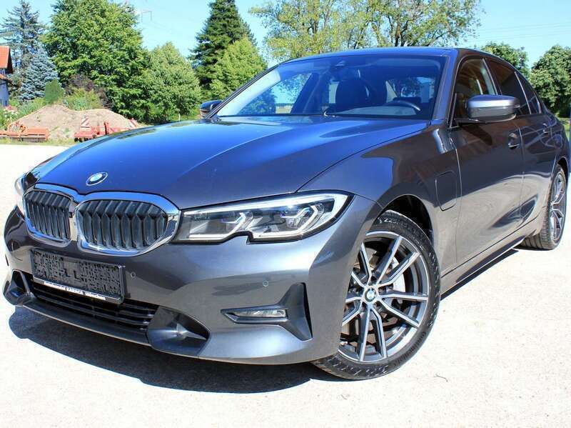 Mineralgrau Gebraucht 2020 BMW 330e Sport Line Limousine | 27.890 € (Fairer Preis) - Bild 1/4