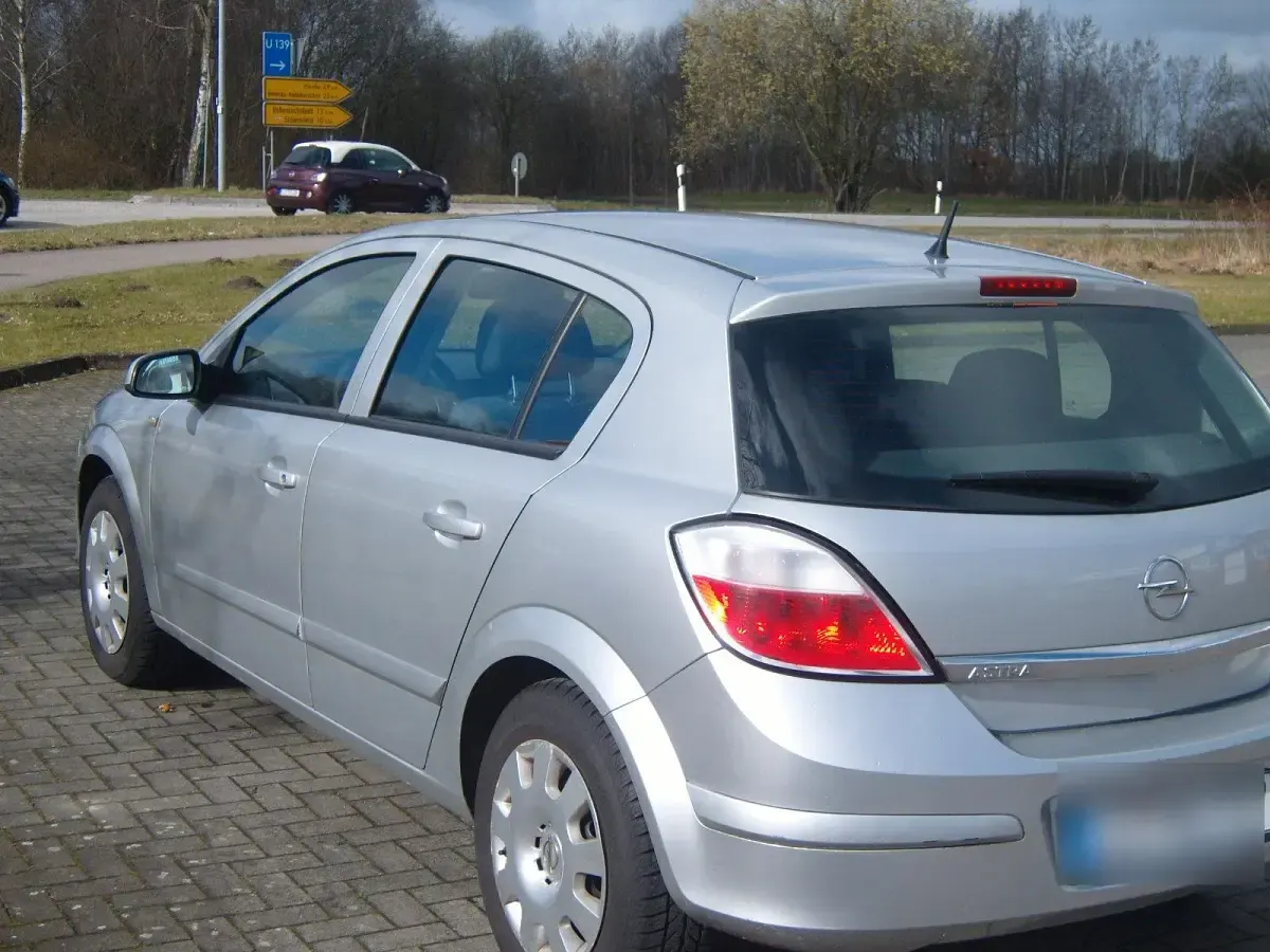 Usata Opel Astra 90 CV (66 kW) 2007 Argento Utilitaria