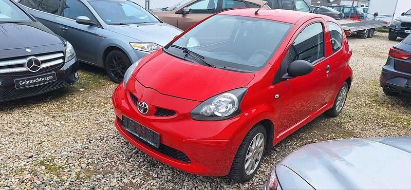 Gebraucht Toyota Aygo 68 PS (50 kW) 2008 Rot Kleinwagen