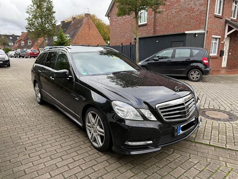 Schwarz Gebraucht 2012 Mercedes E350 AMG Kombi | 8.300 € (Fairer Preis) - Bild 1/4