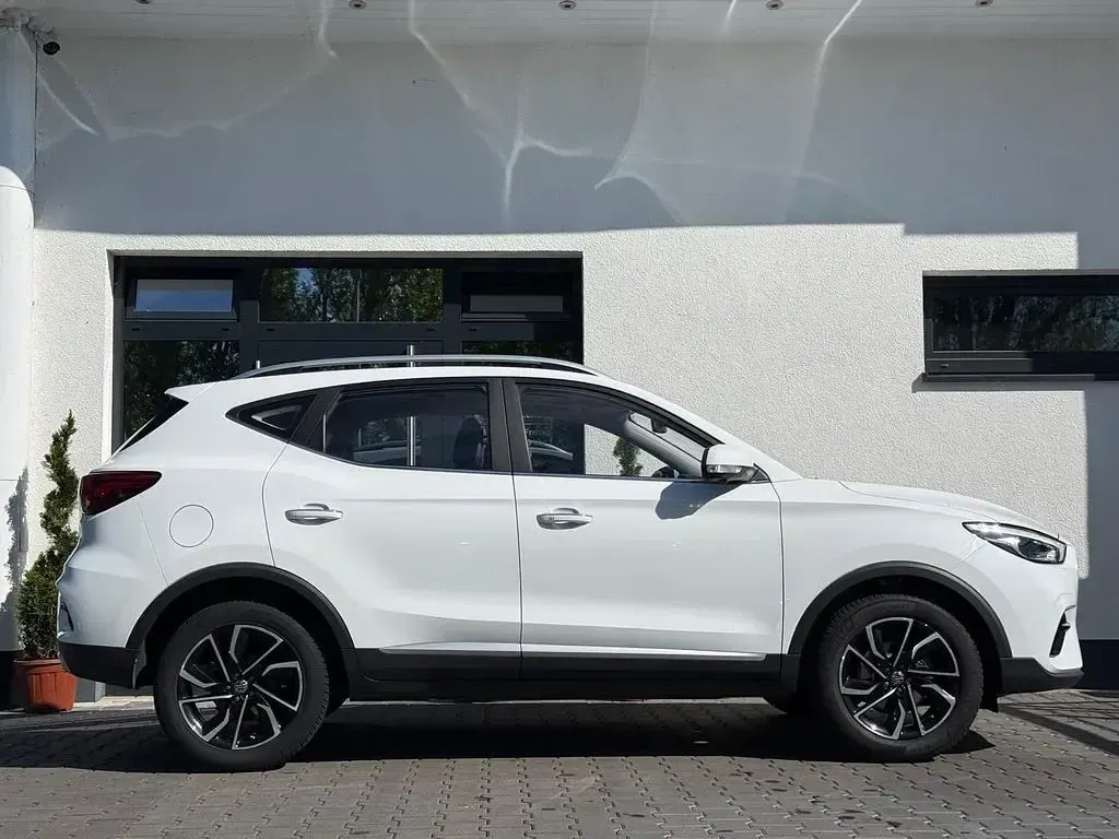 Używany MG ZS 106 KM (77 kW) 2023 Biały SUV