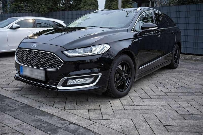Gebraucht Ford Mondeo Vignale 211 PS (155 kW) 2015 Schwarz Kombi