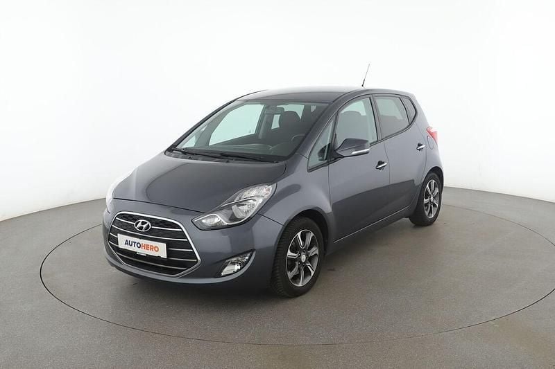 Grau Gebraucht 2017 Hyundai ix20 Edition Van / Kleinbus | 10.240 € (Fairer Preis) - Bild 1/3
