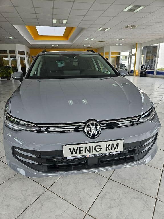 Grau Gebraucht 2024 VW Golf VIII Life Kombi | 24.990 € (Fairer Preis) - Bild 1/4