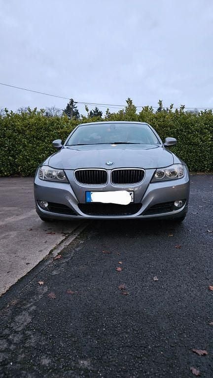 Gebraucht BMW 318 143 PS (105 kW) 2010 Grau Limousine