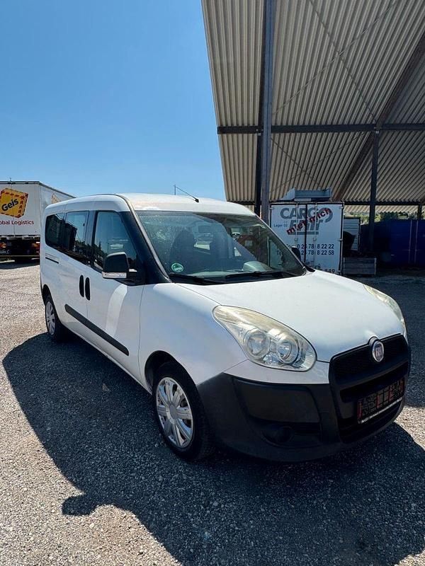 Weiß Gebraucht 2011 Fiat Doblò Active Van / Kleinbus | 4.700 € (Teuer) - Bild 1/4