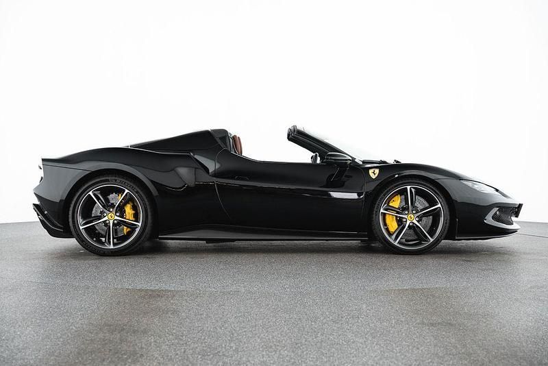 Gebraucht Ferrari 296 829 PS (609 kW) 2023 Schwarz Cabrio