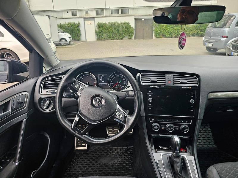 Gebraucht VW Golf VII Join 116 PS (85 kW) 2018 Schwarz Kombi