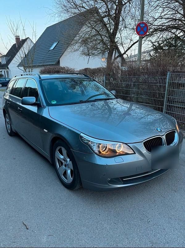 Gebraucht BMW 520 Advantage 177 PS (130 kW) 2009 Grau Kombi