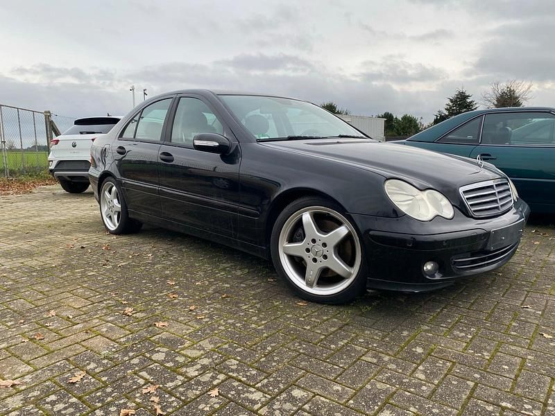 Schwarz Gebraucht 2006 Mercedes C200 AMG Limousine | 2.900 € (Guter Preis) - Bild 1/4