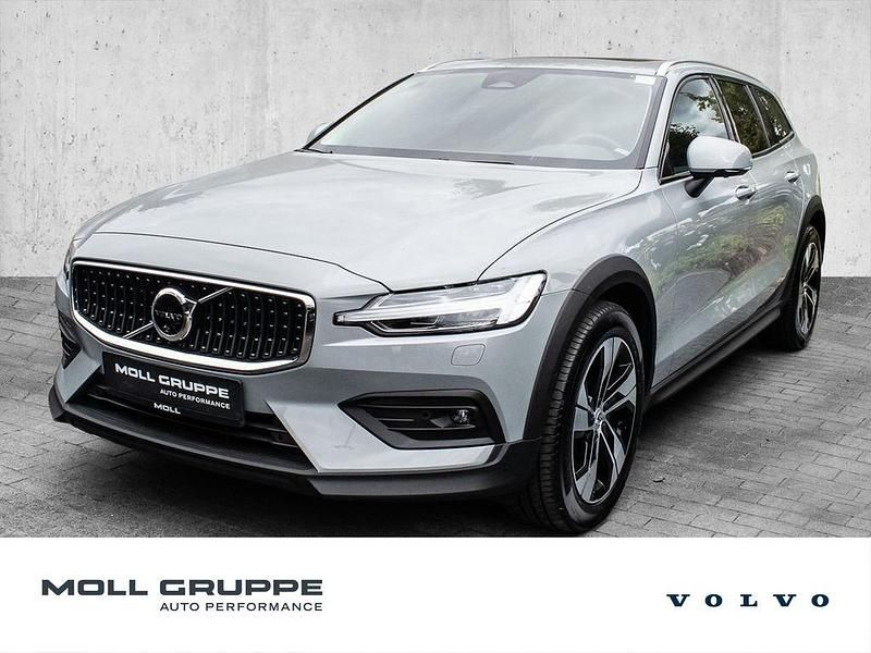 Vapour grey / metallic Gebraucht 2023 Volvo V60 CC Plus Kombi | 36.980 € (Guter Preis) - Bild 1/4