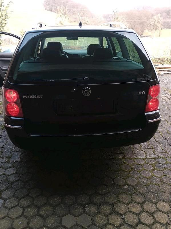 Gebraucht VW Passat 115 PS (84 kW) 2001 Schwarz Kombi