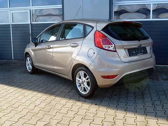 Gebraucht Ford Fiesta Celebration 80 PS (58 kW) 2016 Beige Limousine