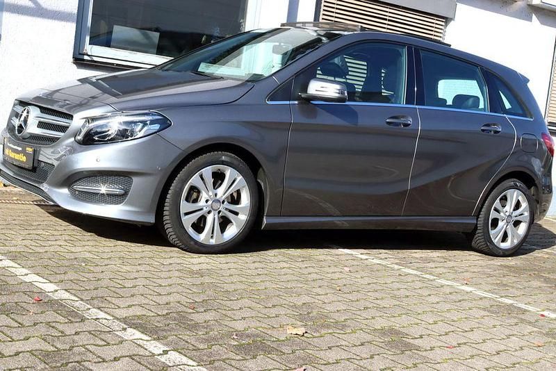 Grau Gebraucht 2016 Mercedes B200 Exclusive Van / Kleinbus | 18.390 € (Fairer Preis) - Bild 1/4