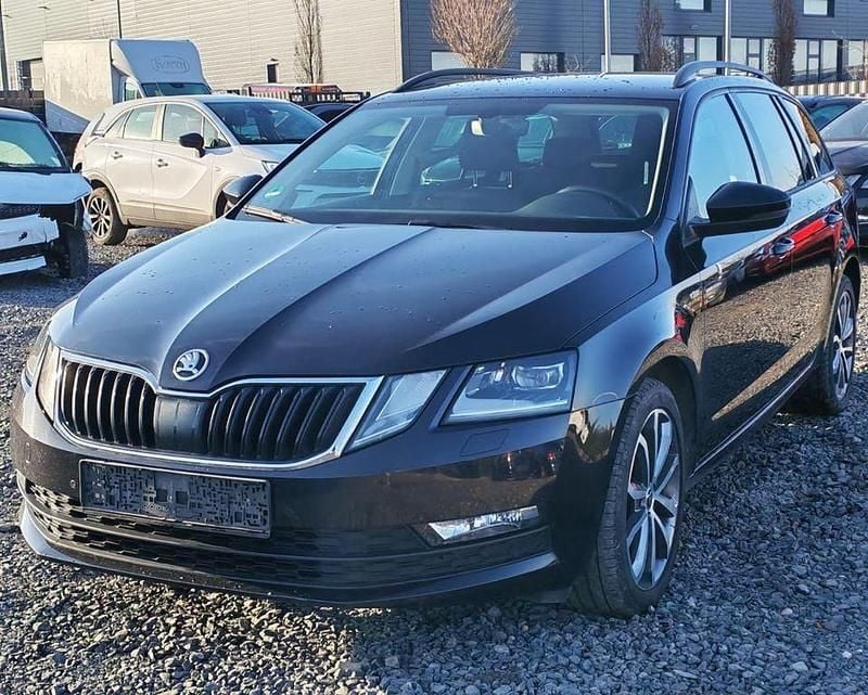 Schwarz Gebraucht 2019 Skoda Octavia Soleil Limousine | 10.234 € (Guter Preis) - Bild 1/4