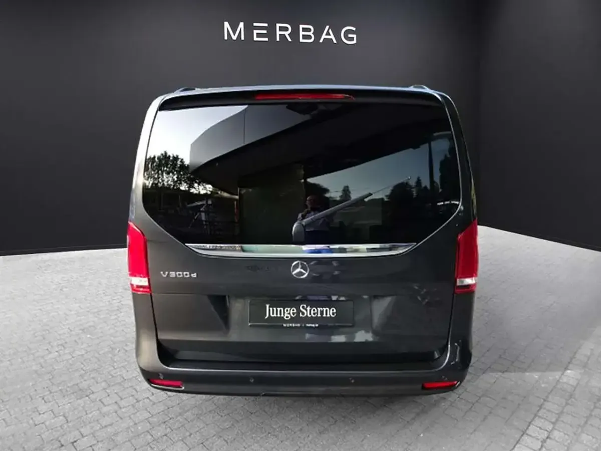 Gebraucht Mercedes V300 Avantgarde Edition 237 PS (174 kW) 2023 Grau Van / Kleinbus