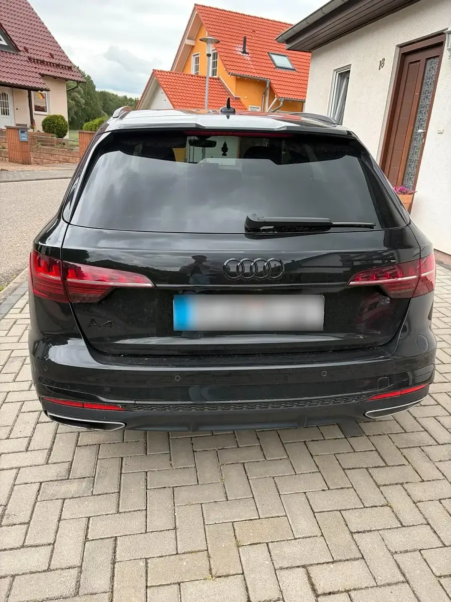 Gebraucht Audi A4 S-Line 160 PS (117 kW) 2022 Schwarz Kombi