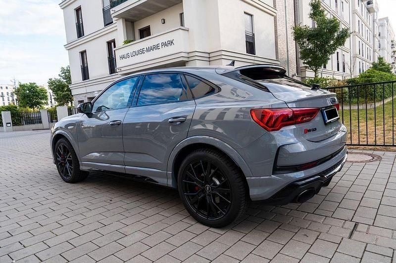 Grau Gebraucht 2022 Audi RS Q3 Ambiente SUV | 63.000 € (Teuer) - Bild 1/4
