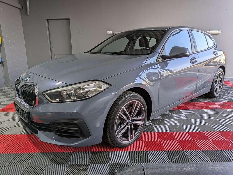 Storm bay metallic Gebraucht 2020 BMW 118 Advantage Kleinwagen | 14.890 € (Teuer) - Bild 1/4