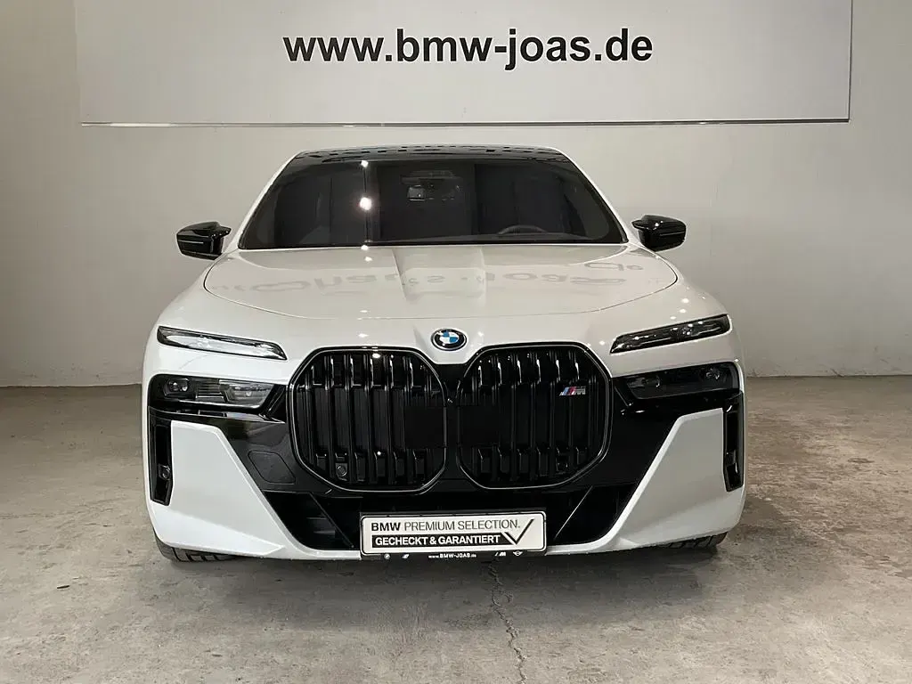 Gebraucht BMW M760e Sport Line 571 PS (419 kW) 2025 Weiß Limousine