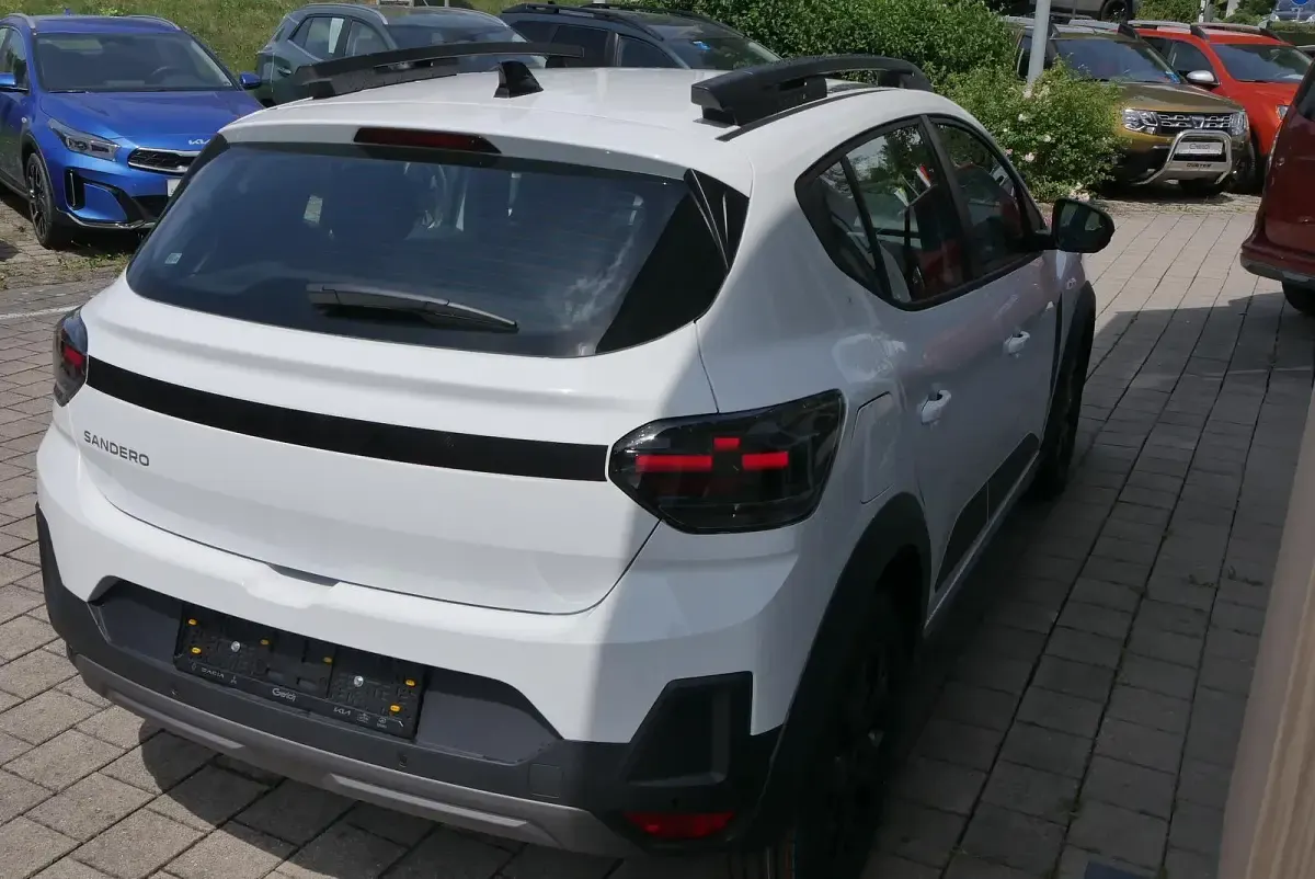 Neu Dacia Sandero Extreme 110 PS (80 kW) 2026 Gletscherweiss Limousine