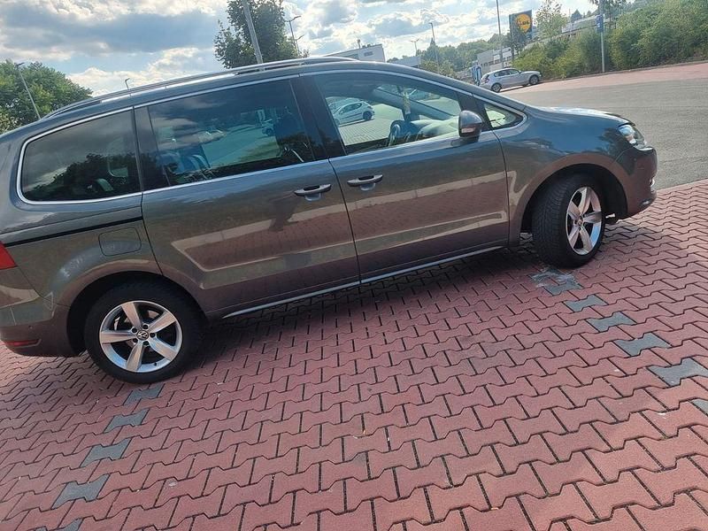 Gebraucht VW Sharan Trendline 140 PS (102 kW) 2014 Grau Van / Kleinbus