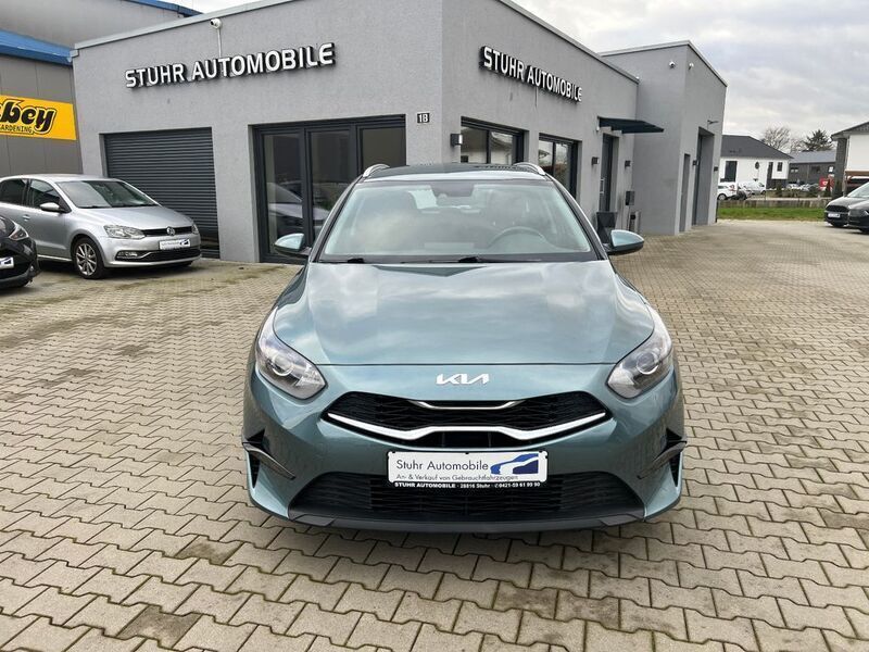 Grau Gebraucht 2022 Kia Ceed Sportswagon Kombi | 15.990 € (Fairer Preis) - Bild 1/4