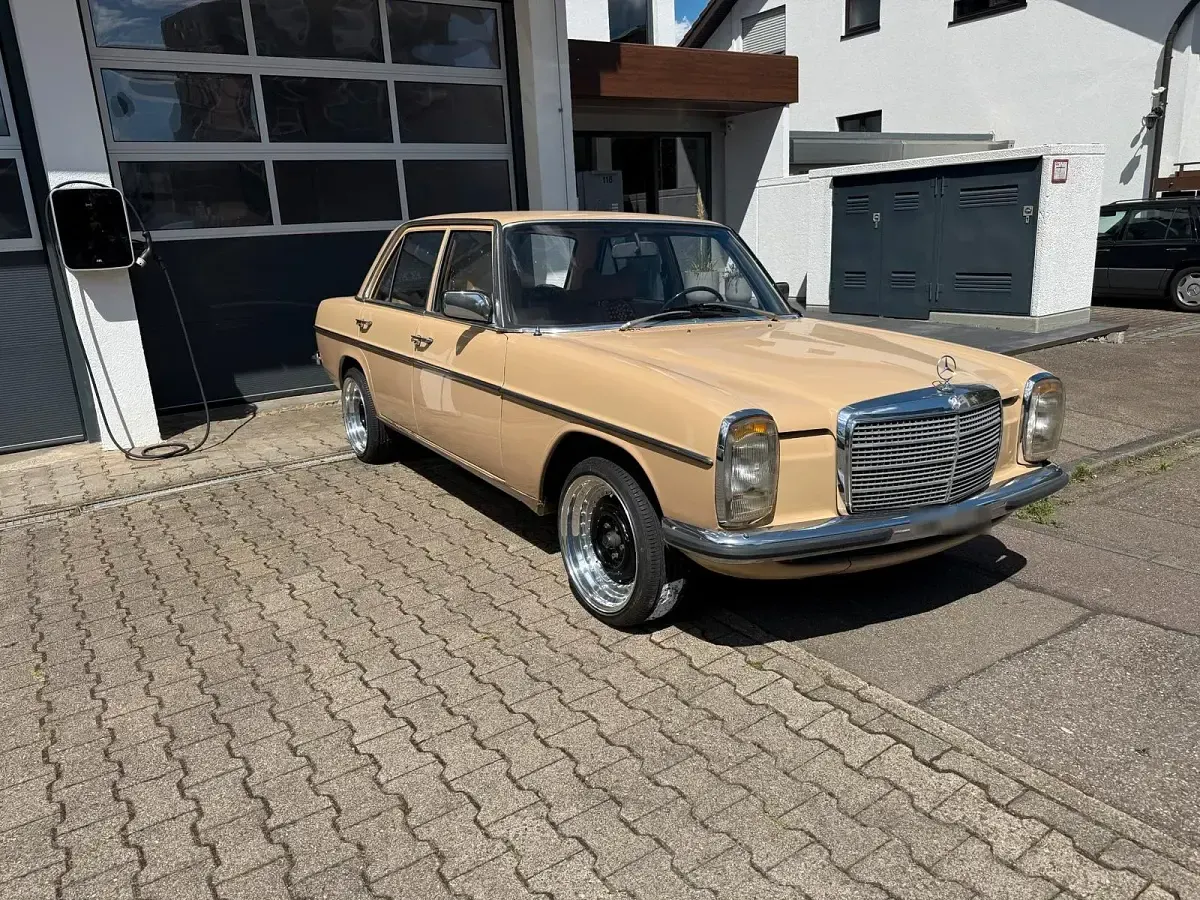 Gebraucht Mercedes W115 86 PS (63 kW) 1975 Beige Limousine