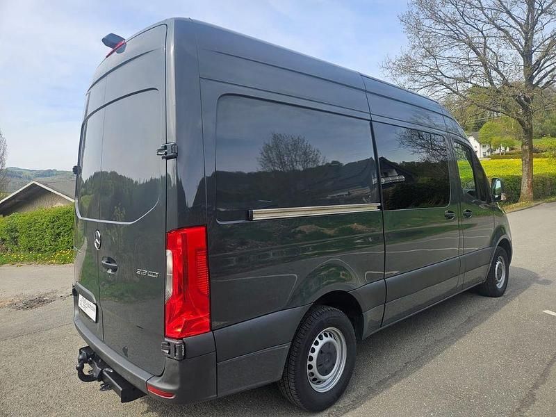 Gebraucht Mercedes Sprinter 163 PS (119 kW) 2019 Grau Van