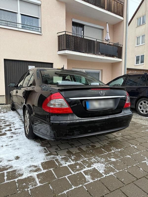 Schwarz Gebraucht 2009 Mercedes E200 Limousine | 6.300 € (Guter Preis) - Bild 1/4