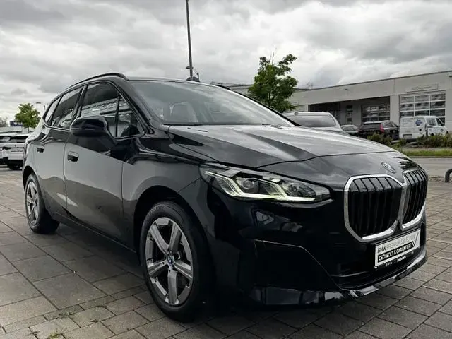 Gebraucht BMW 230e Active Tourer 326 PS (239 kW) 2025 Schwarz Van / Kleinbus